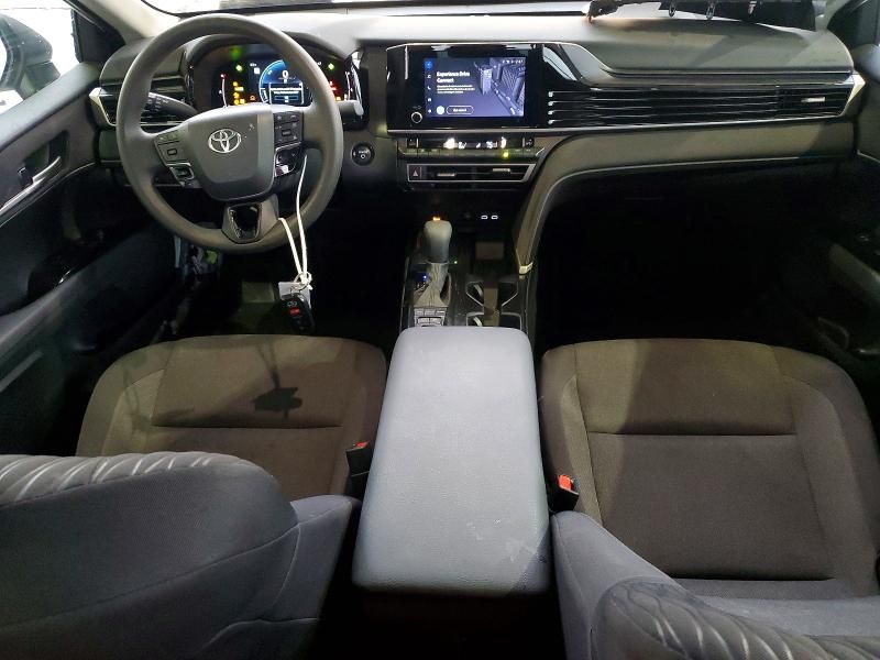 2025 Toyota Camry le