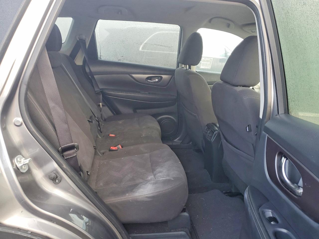 2016 Nissan Rogue sv
