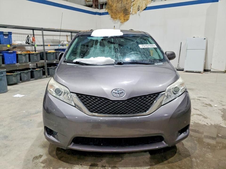 2013 Toyota Sienna le