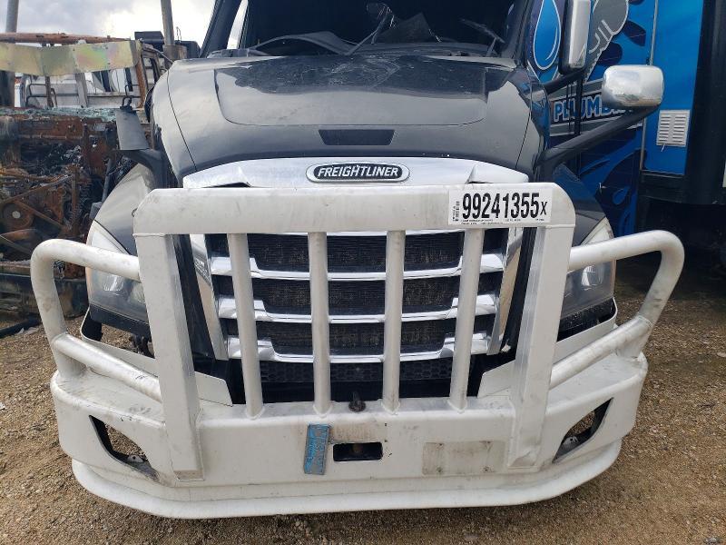 2019 Freightliner Cascadia 126 Semi Truck