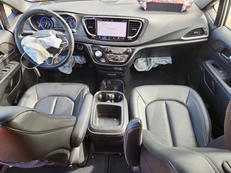 2025 Chrysler Voyager lx