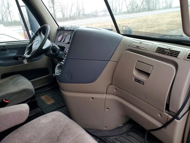 2018 Freightliner Cascadia-Semi Truck