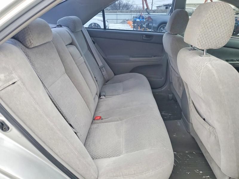 2004 Toyota Camry le