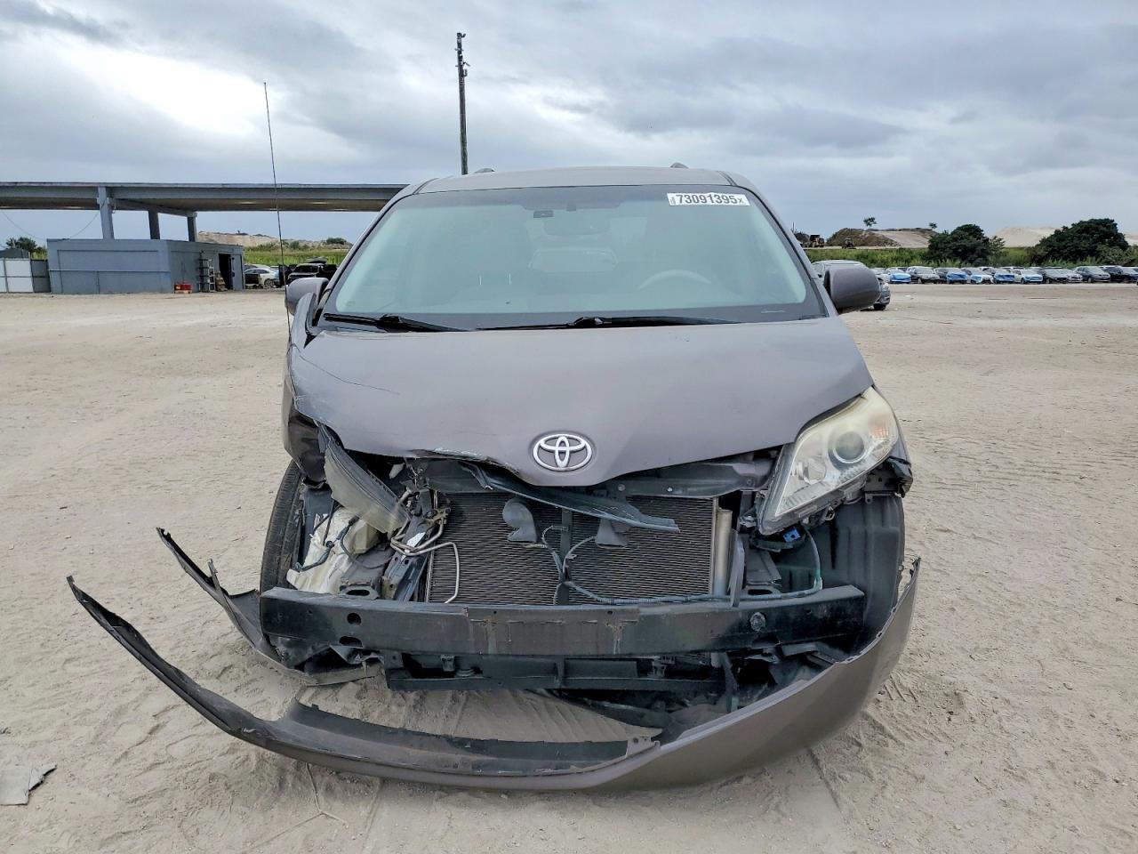 2012 Toyota Sienna le