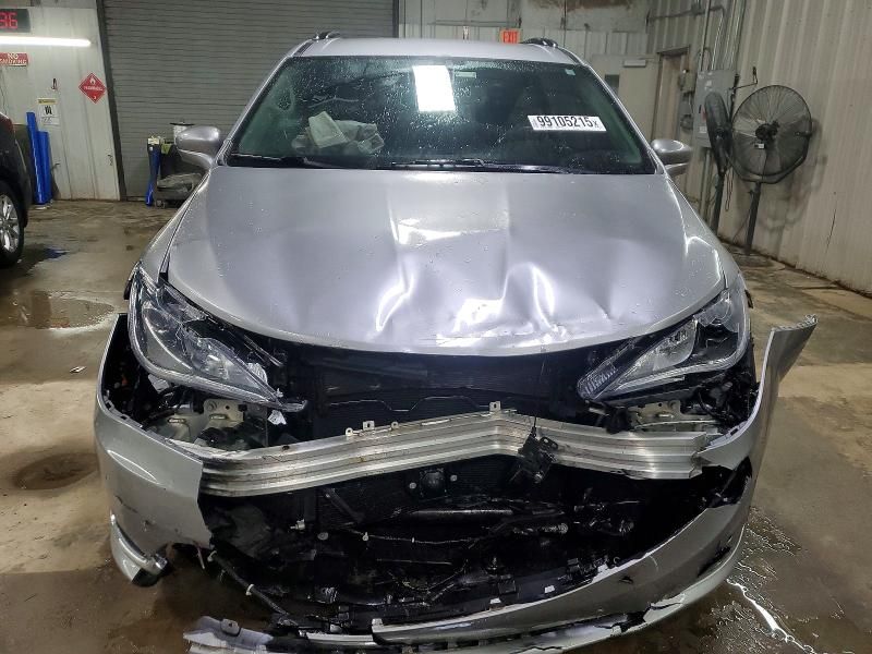 2019 Chrysler Pacifica Touring l