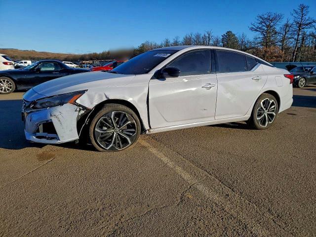 2024 Nissan Altima sr