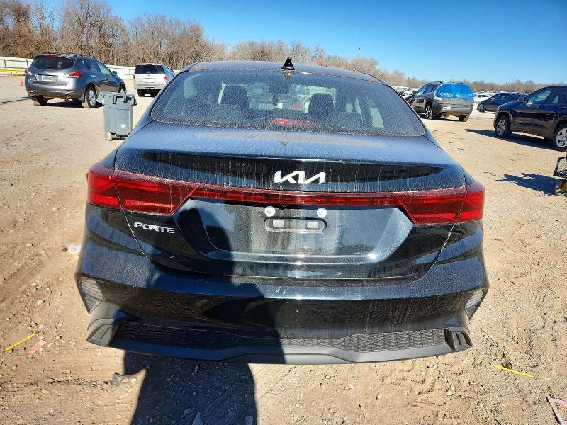 2023 KIA Forte lx