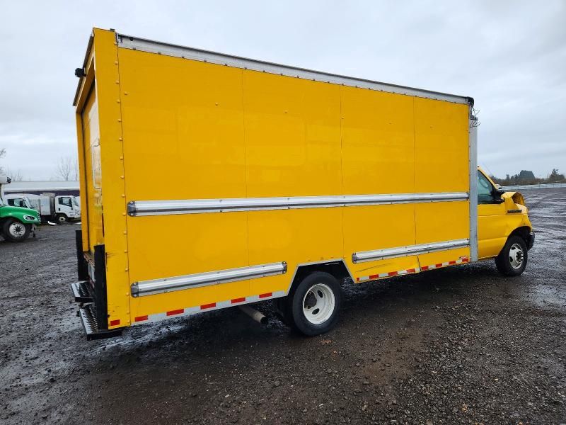 2022 Ford Econoline-BOX Truck