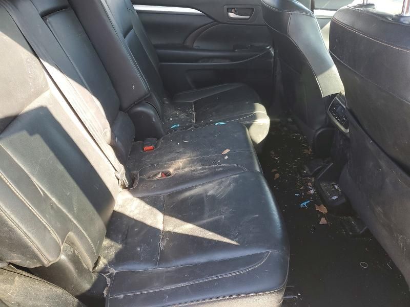 2019 Toyota Highlander se