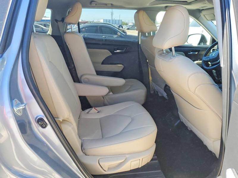 2024 Toyota Highlander le