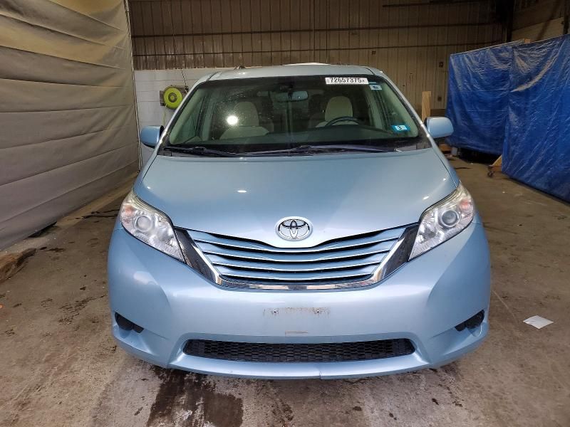 2017 Toyota Sienna le