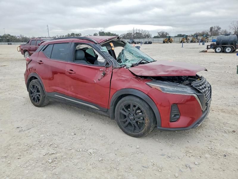 2023 Nissan Kicks sr