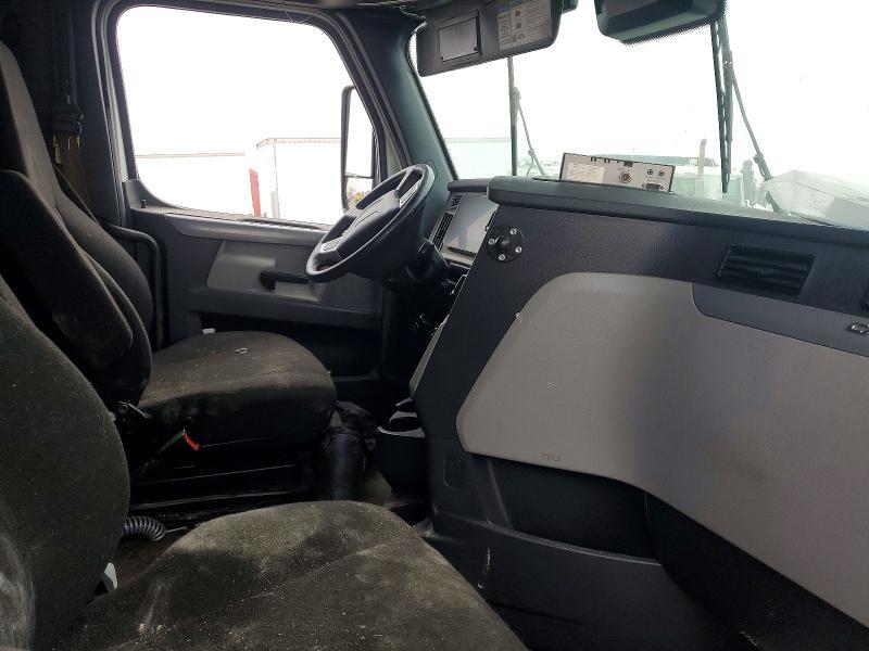 2022 Freigliner 2022 Freightliner Cascadia 126 Semi Truck