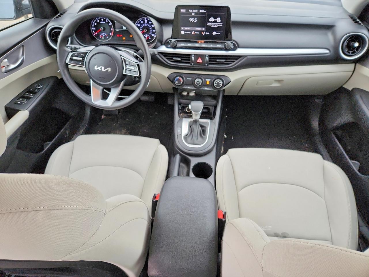 2023 KIA Forte lx