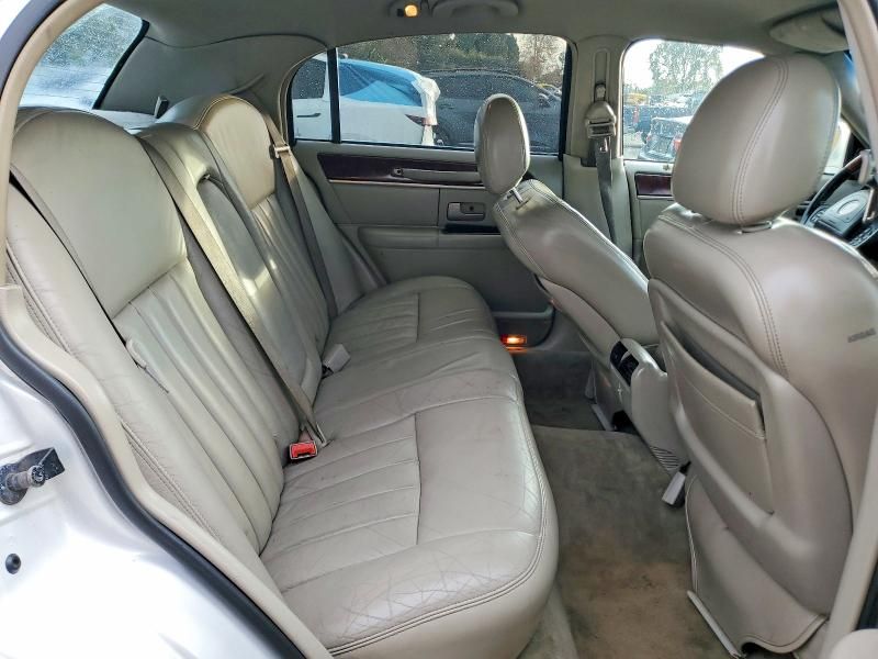 2003 Lincoln Town car Signature
