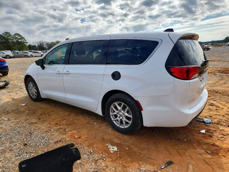 2025 Chrysler Voyager lx