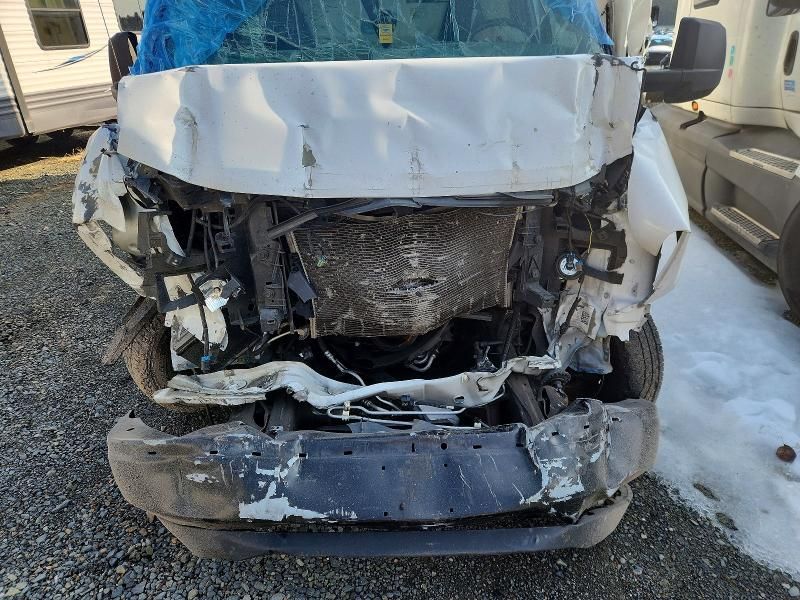 2023 GMC Savana Cut-box Truck