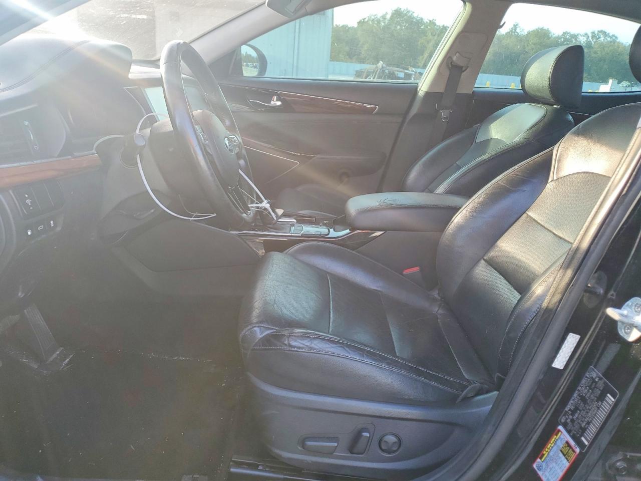 2017 KIA Cadenza Premium