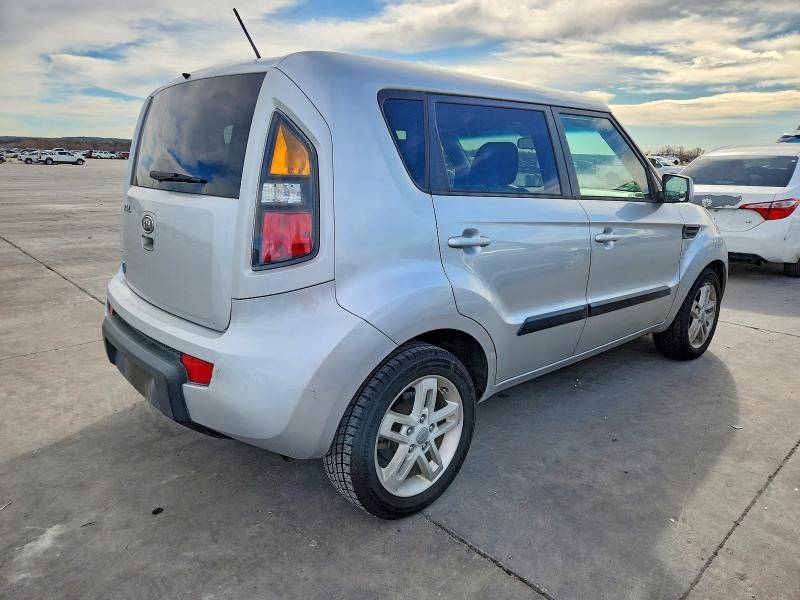 2011 KIA Soul +