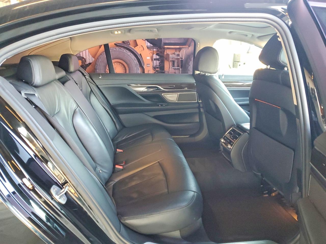 2016 BMW 740 i