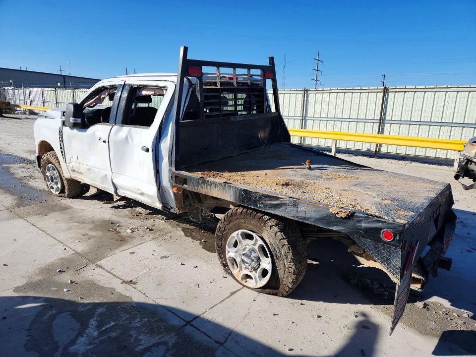 2025 Ford F250 Super Duty Flatbed Truck