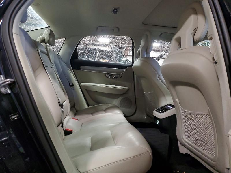 2017 Volvo S90 T6 Momentum