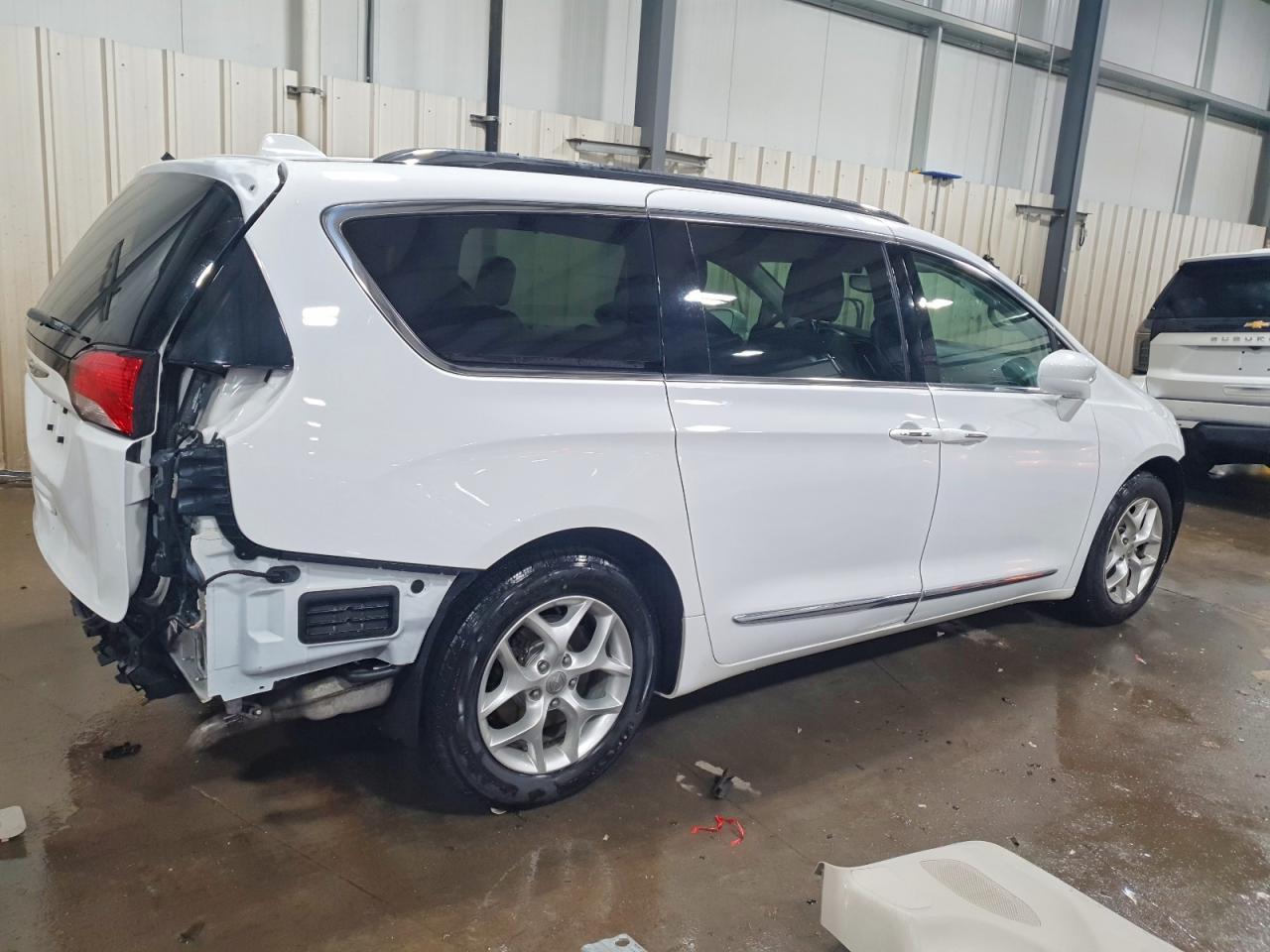 2018 Chrysler Pacifica Touring l