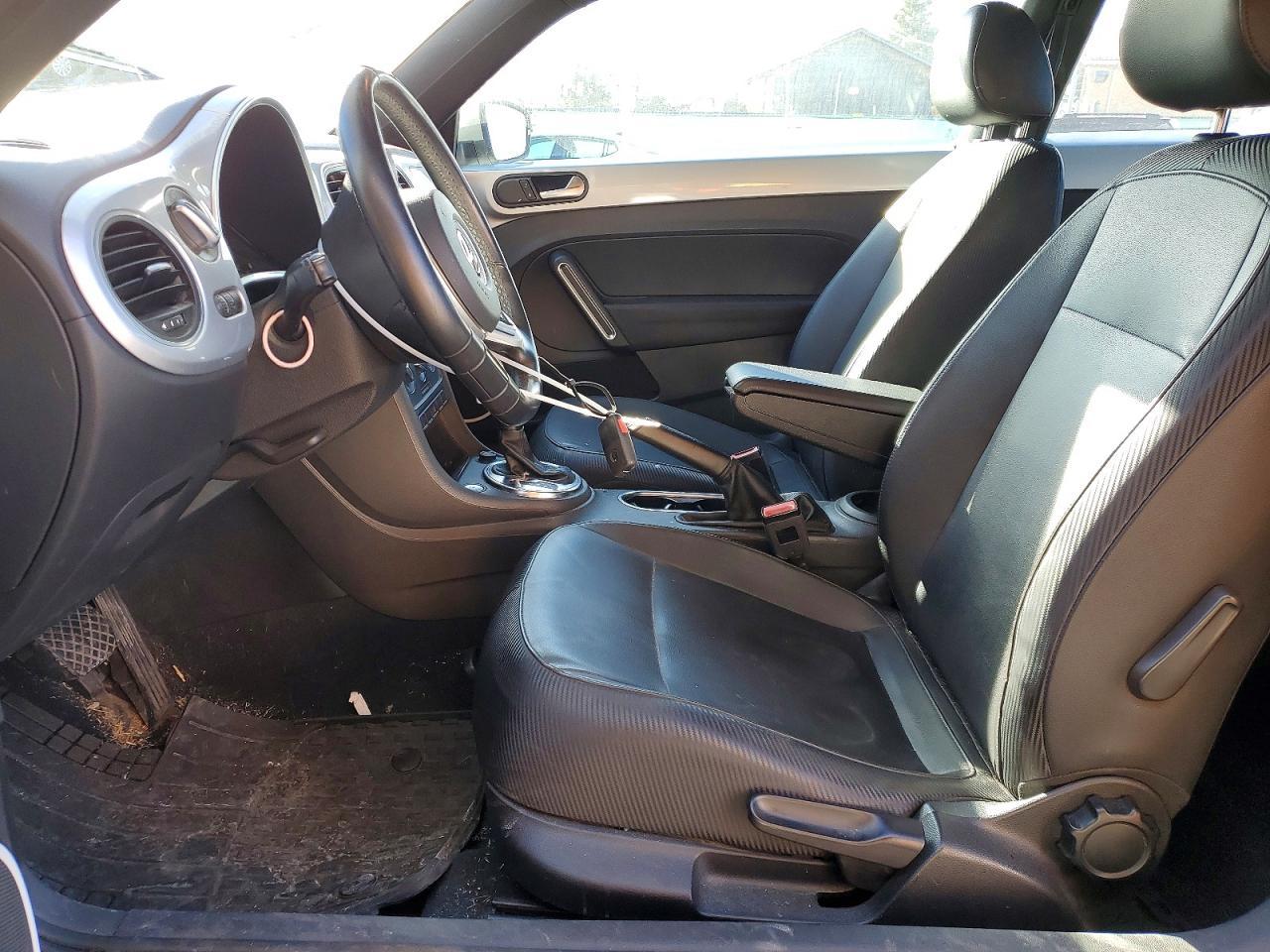 2013 Volkswagen Beetle s