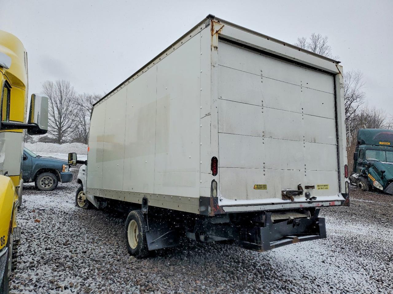 2015 Ford Econoline E350 Super Duty Cutaway Van