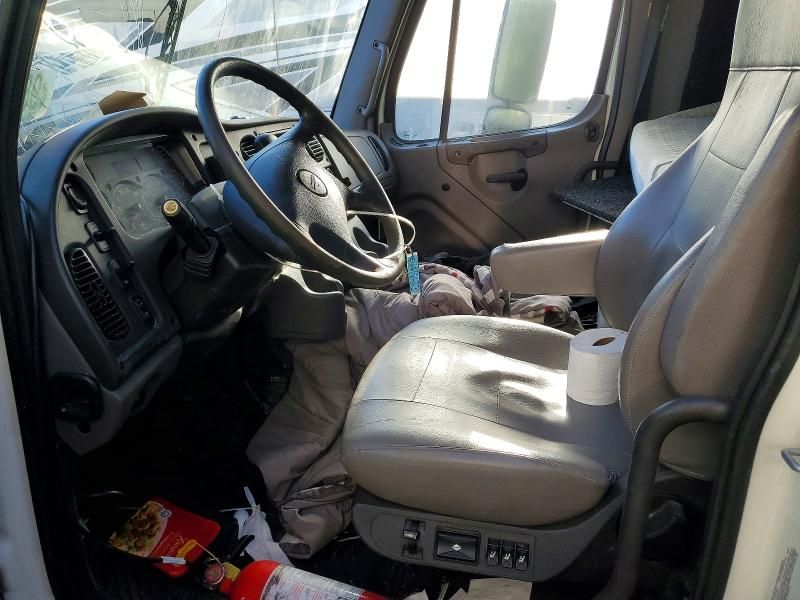 2020 Freightliner M2 106 Med-box Truck