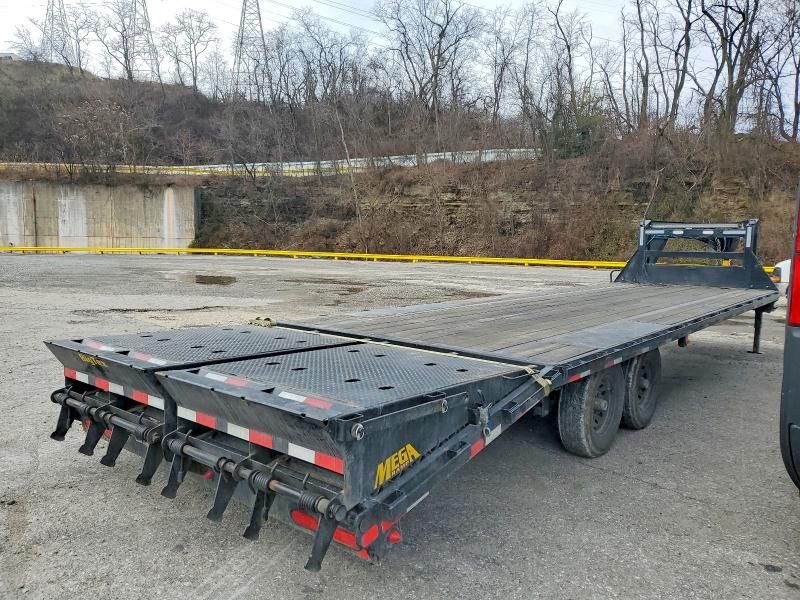 2025 Big Tex 14GN-30D5A-MRBK Equipment Trailer