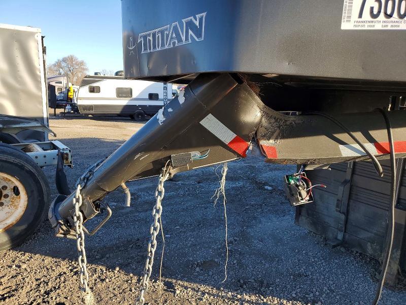2018 Titanium Cargo Horse 5th-Livestock Trailer