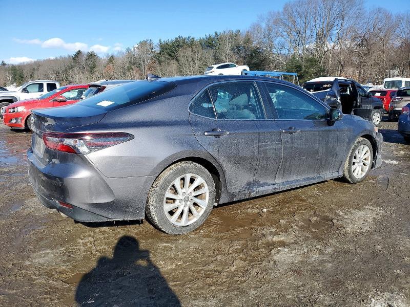 2021 Toyota Camry le