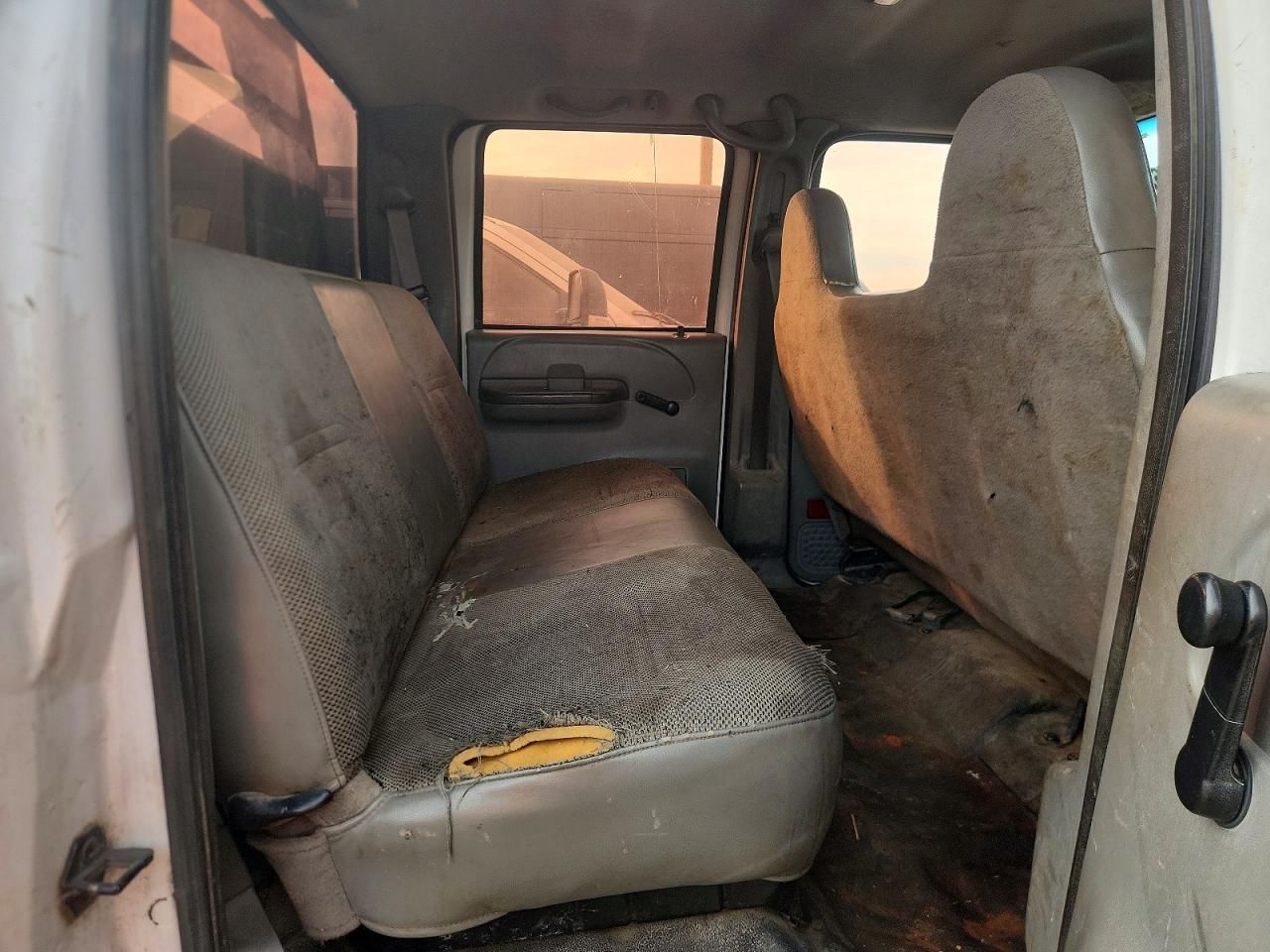 2004 Ford F450 Super Duty Flatbed Truck