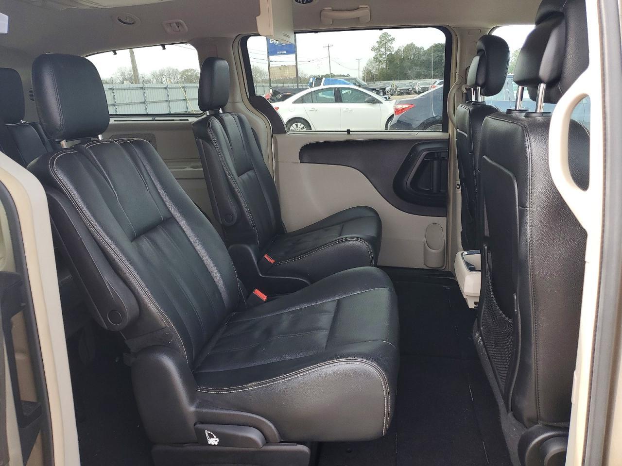 2016 Chrysler Town & Country Touring