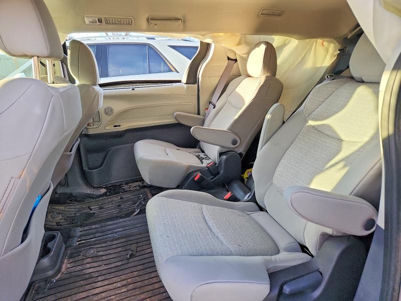 2024 Toyota Sienna le 8-passenger