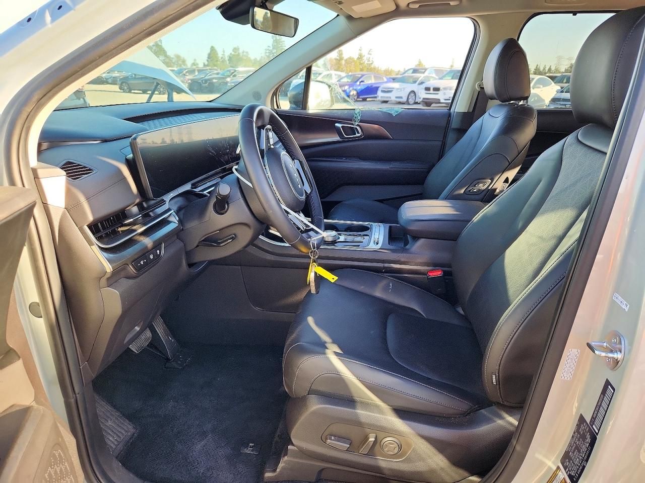 2025 KIA Carnival sx