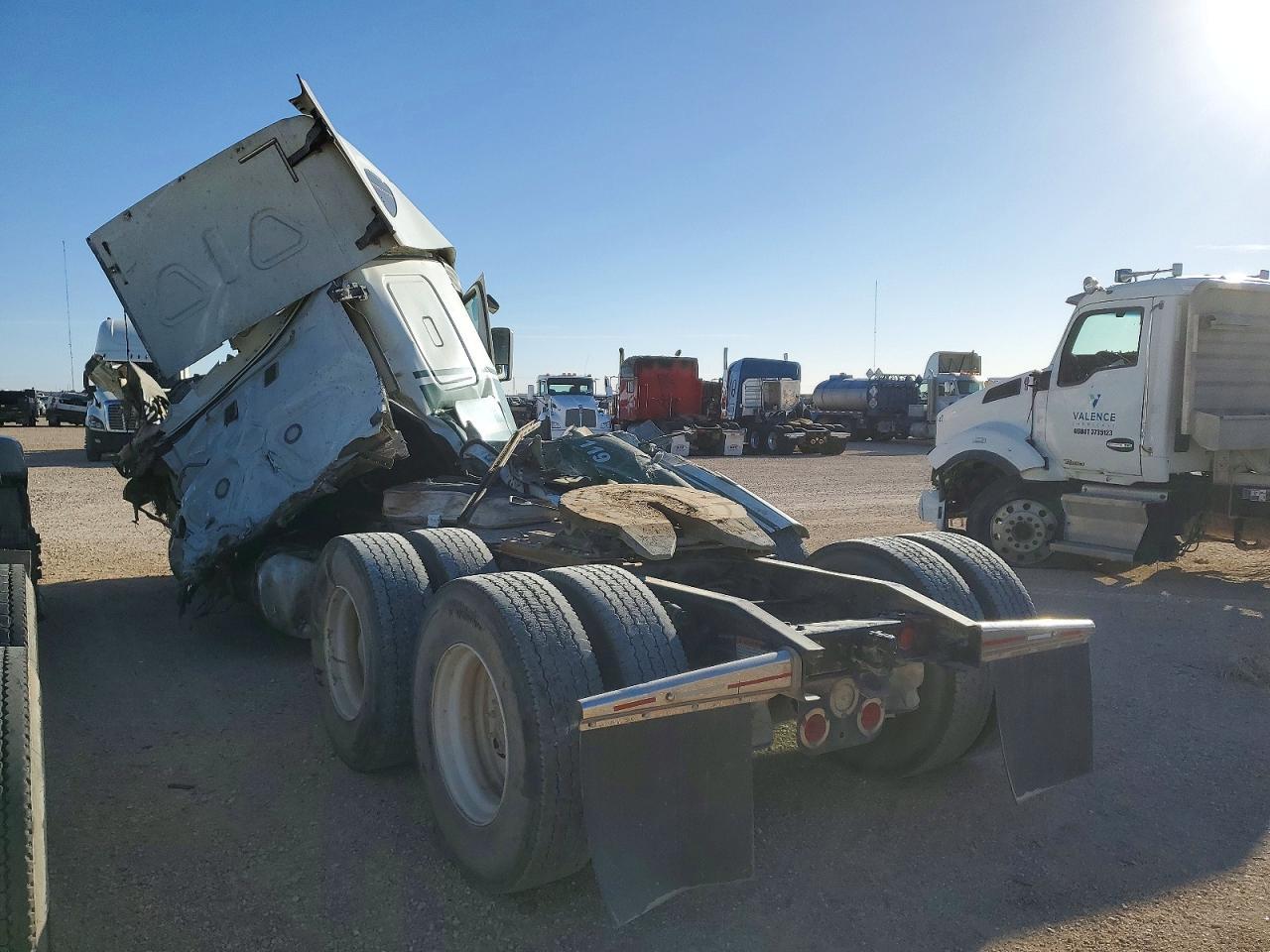 2016 Freigliner 2016 Freightliner Cascadia 125 Sleeper Cab Semi TR