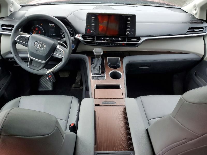 2024 Toyota Sienna xle