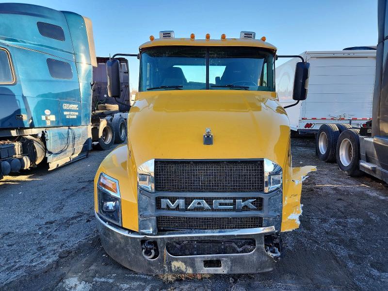 2023 Mack Anthem Semi Truck