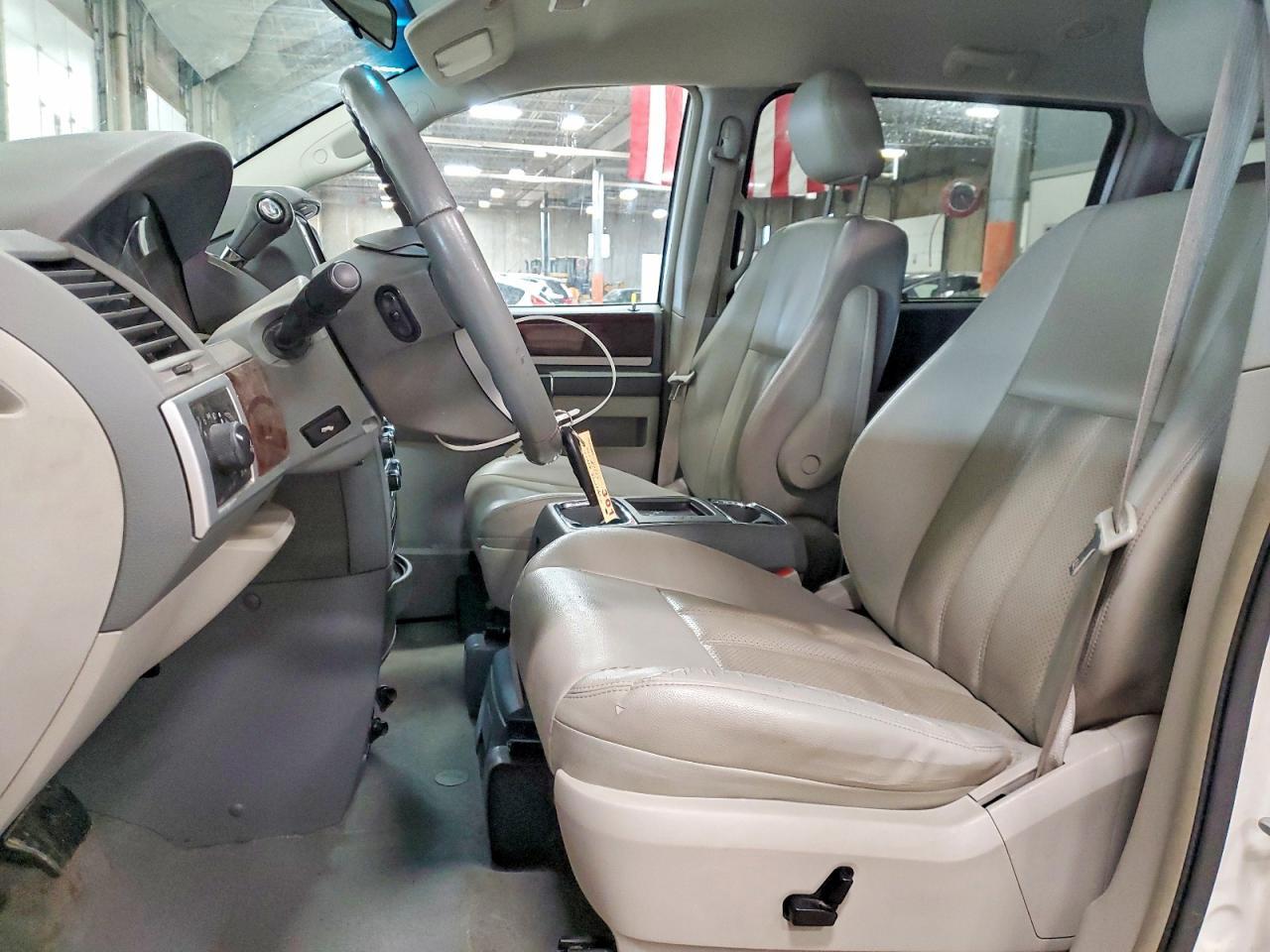 2009 Chrysler Town & Country Touring