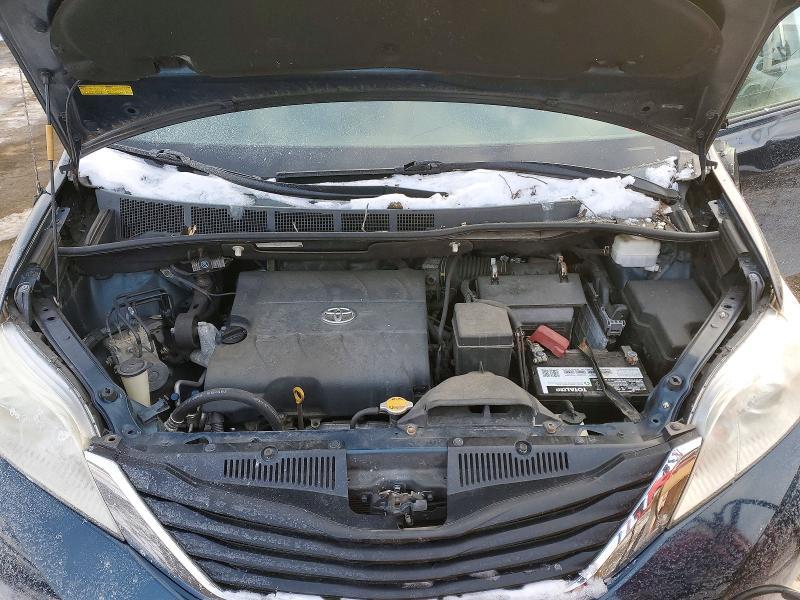 2012 Toyota Sienna le 8 Passenger