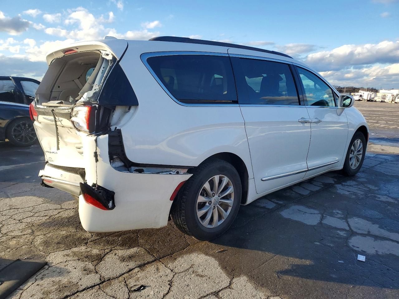 2017 Chrysler Pacifica Touring l