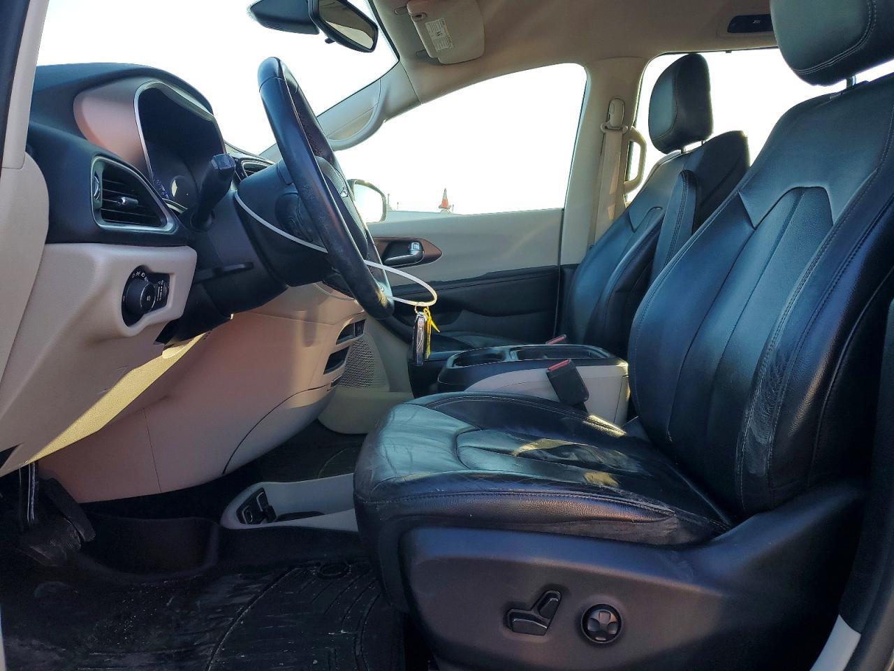 2017 Chrysler Pacifica Touring l