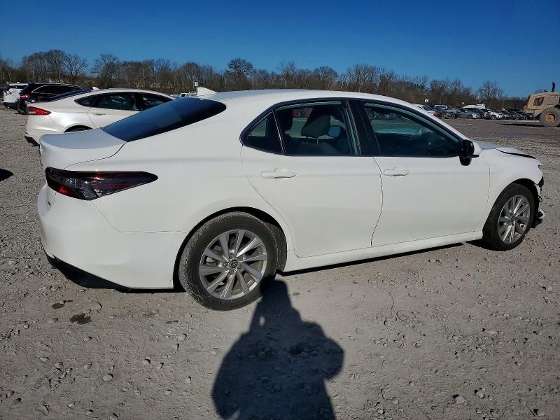 2024 Toyota Camry le