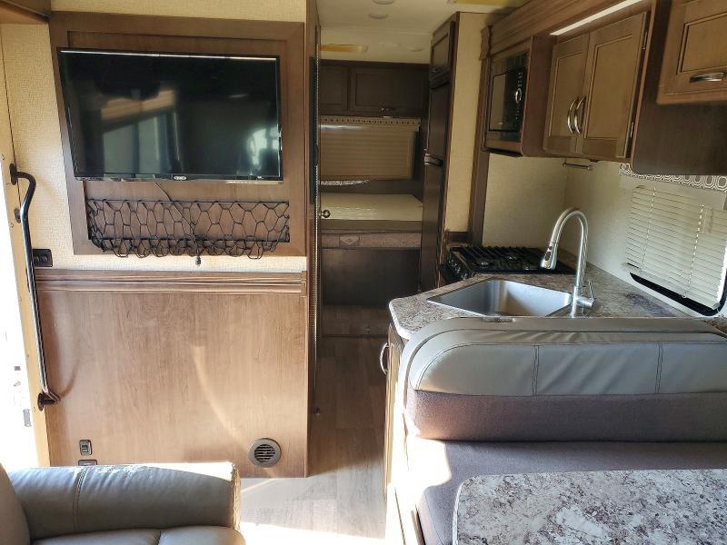 2018 Ford Econoline E450 Super Duty Cutaway Van