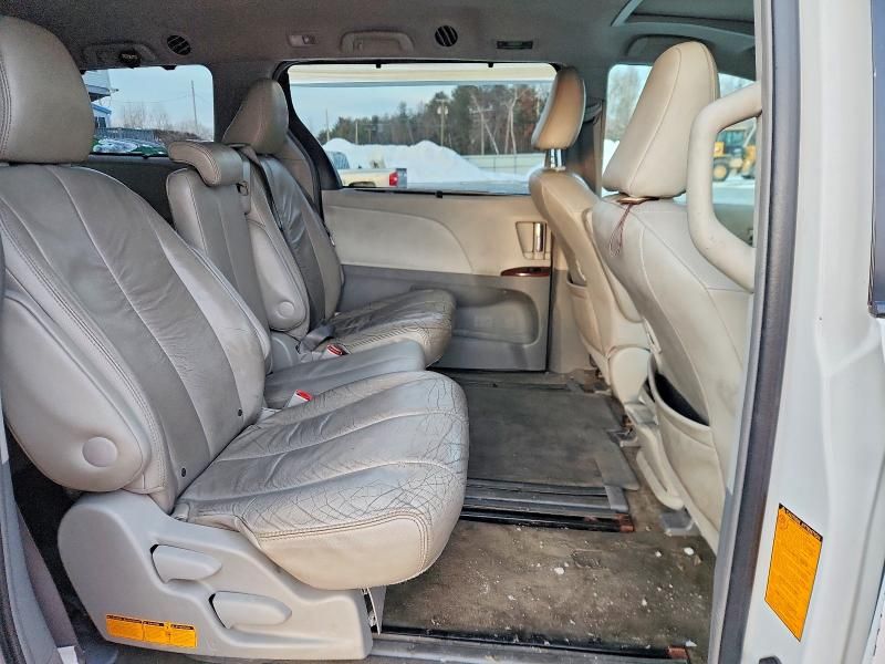 2011 Toyota Sienna xle