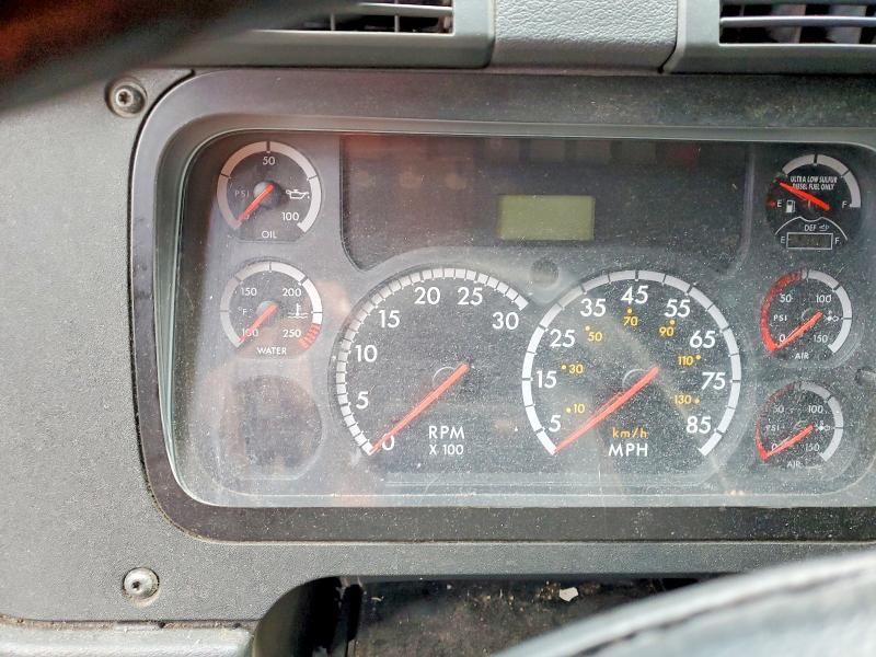 2014 Freightliner Cascadia 125 Semi Truck