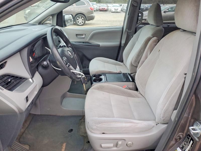 2017 Toyota Sienna le