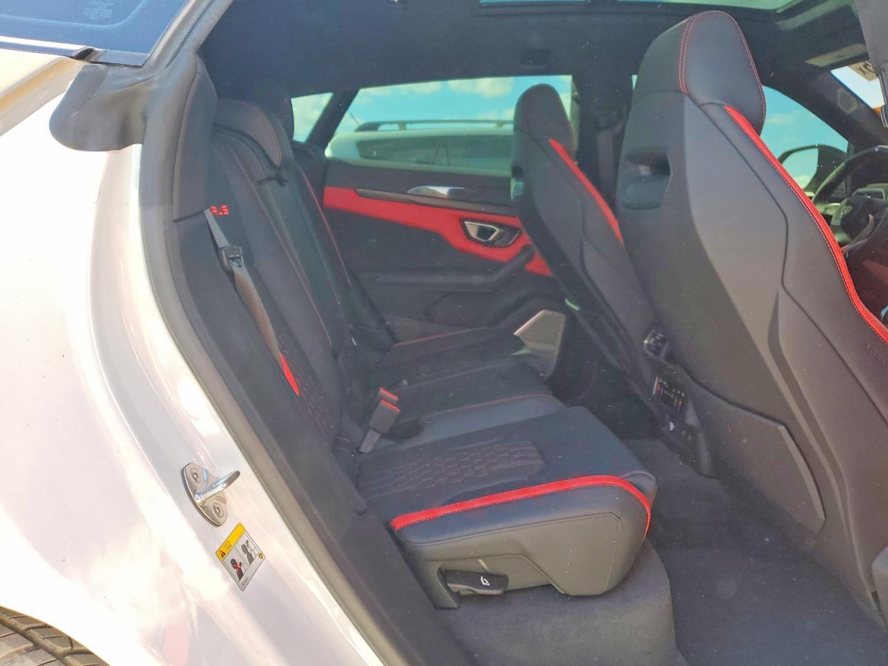 2024 Lamborghini Urus s